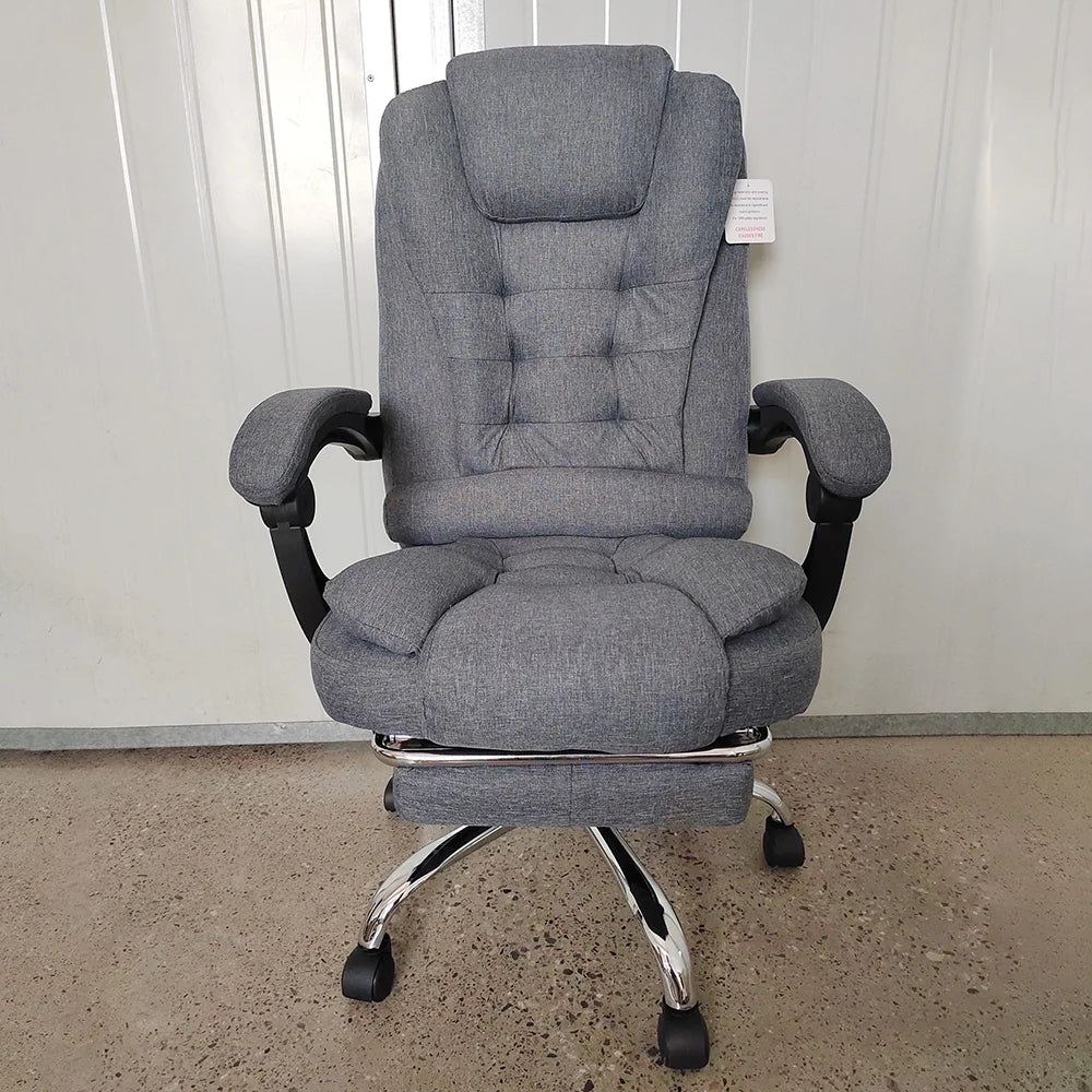 Silla de oficina ejecutiva con sillón reclinable ergonómico, reposapiés y respaldo alto.