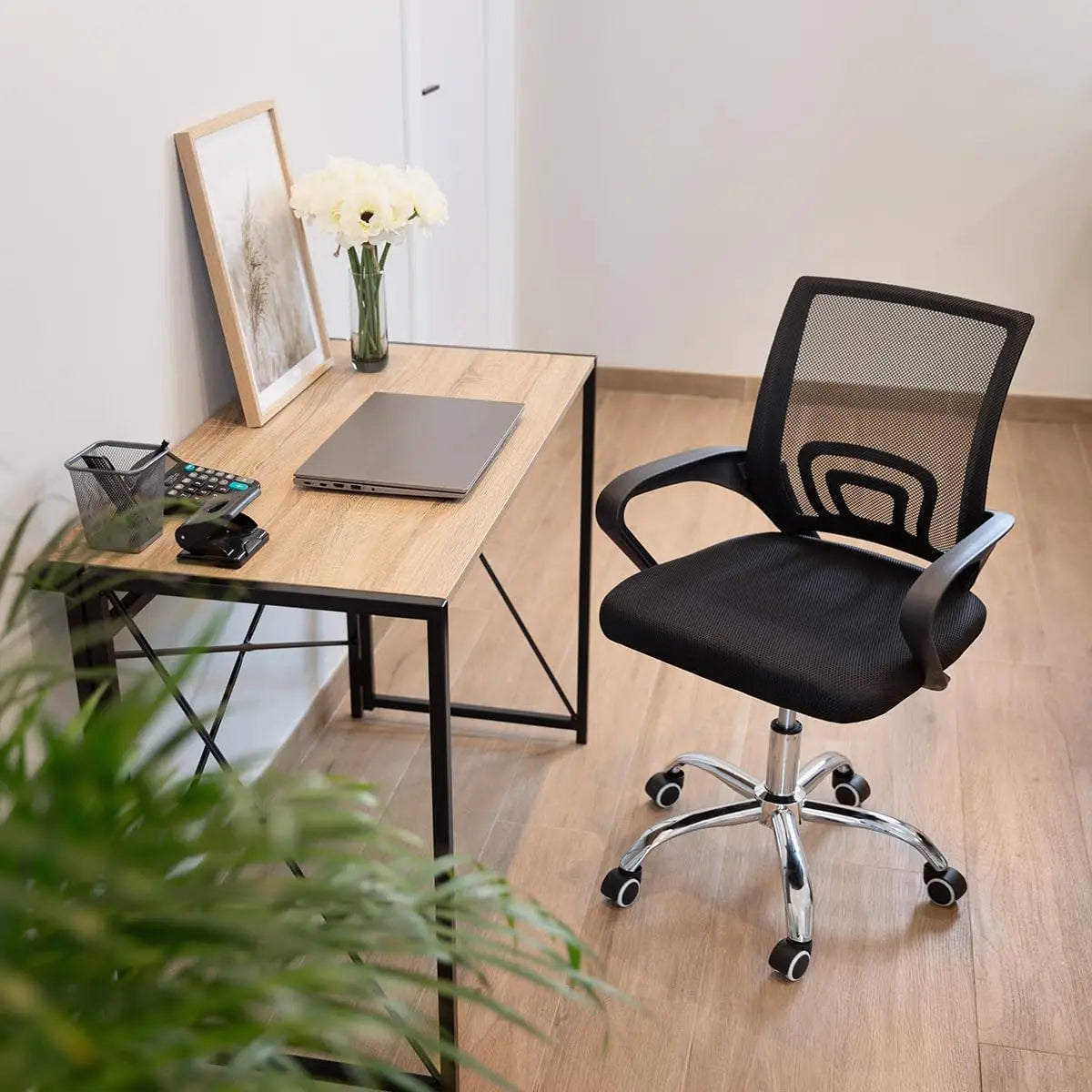 DASCK - Silla de oficina ergonómica con malla transpirable, altura ajustable de 35 a 45 cm y giro de 360 ​​grados para una configuración de trabajo cómoda.