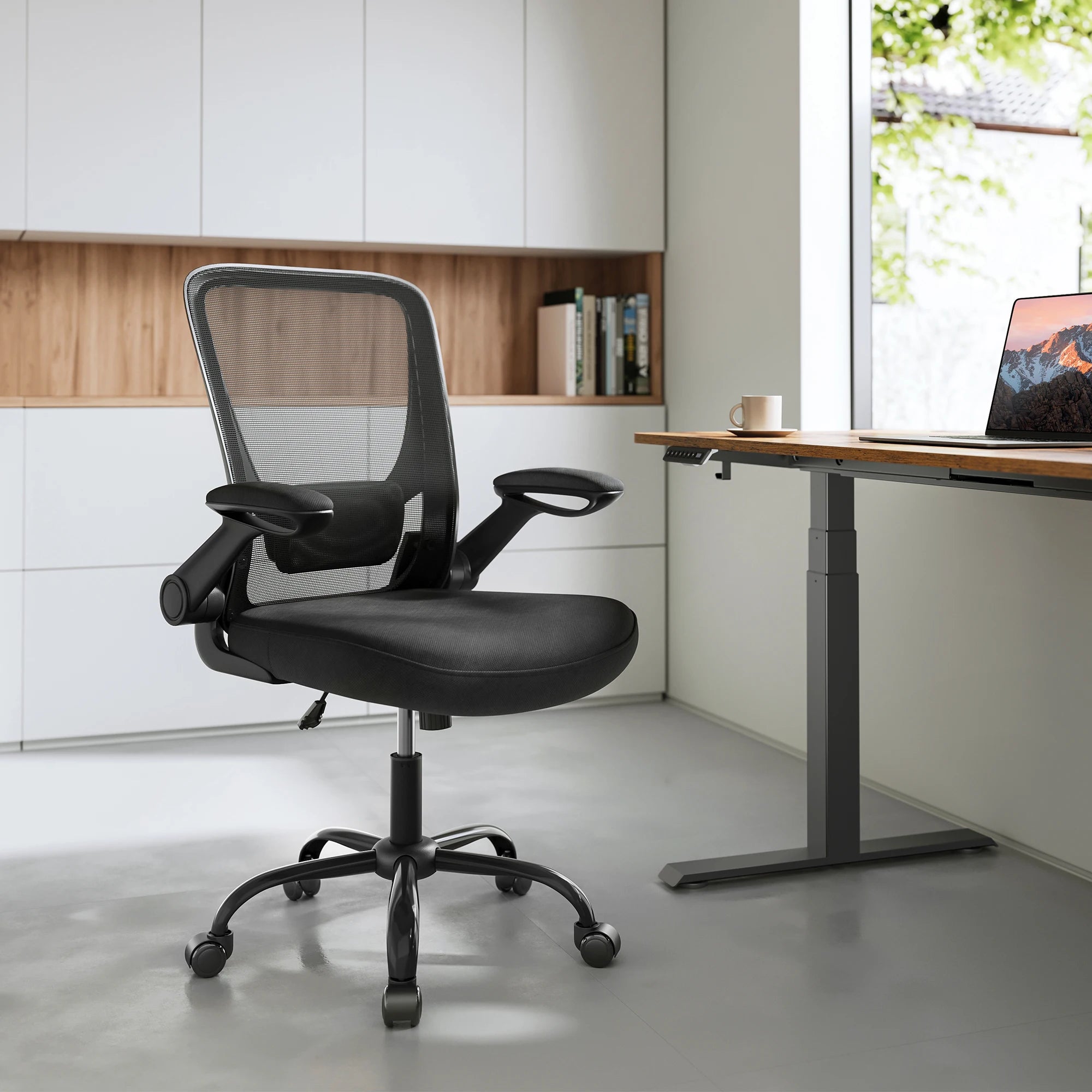 Silla de oficina SONGMICS, silla de escritorio de malla, silla ergonómica para ordenador, soporte lumbar, mecedora, ancho del asiento 53 cm, reposabrazos abatibles