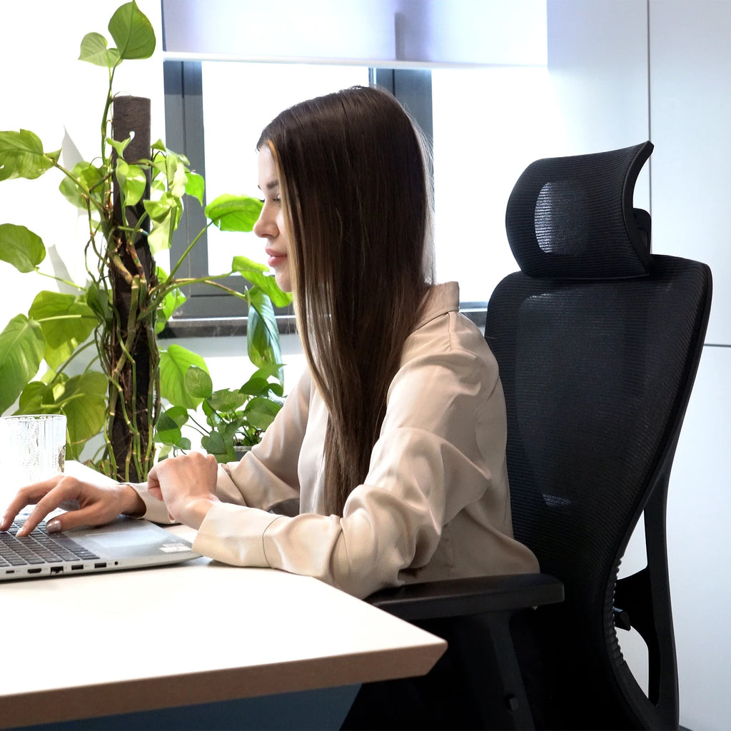 Silla de oficina ergonómica Durrafy con reposacabezas y reposabrazos ajustables, capacidad de carga de 150 kg.